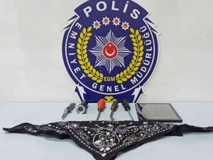 7 Ayrı Okuldan Yaklaşık 58 Bin Lira Değerinde Malzeme Ve Para Çalan Şahıs Kamerada
