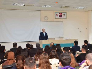 Vali Karadeniz Deneyimlerini Öğrencilerle Paylaştı