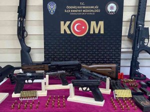 İ̇zmir’de Ruhsatsız Silah Operasyonu