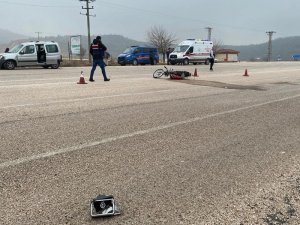 Hafif Ticari Araç İle Motosiklet Çarpıştı: 2 Yaralı