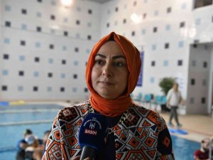 Down Sendromlu Çocuklara Yüzme Kursu
