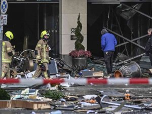 Berlin’de Bin 500 Balığın Bulunduğu Dev Akvaryum Patladı: 2 Yaralı