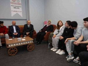 Başkan Özlü Üniversite Öğrencileri İle Buluştu