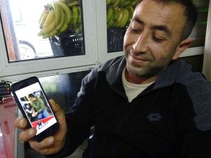 Göç Etmesi Gerekirken Yaralı Halde Bulundu, Esnaf Elleri İle Besledi