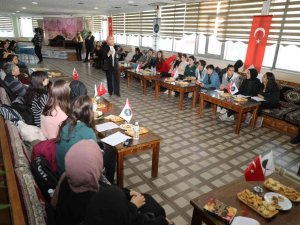 İ̇pekyolu’nda Kitap Tahlil Programı Devam Ediyor