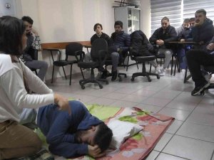 Arkadaşlarının Dili Boğazına Kaçmıştı, O Futbol Takımına İlkyardım Eğitimi