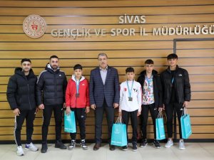 Başarılı Sporcular Ödüllendirildi
