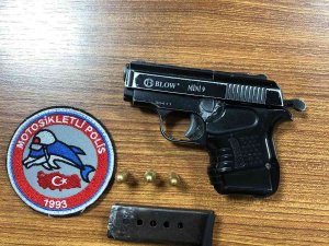 Motosikletli Polis Timleri Ruhsatsız Tabancalar Ele Geçirdi