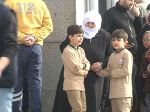 Arnavutköy’de 50’ye Yakın Öğrenci Zehirlenme Şüphesiyle Hastanelere Kaldırıldı