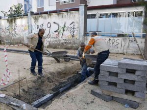 Kuşadası’nda Yol Çalışmaları Devam Ediyor