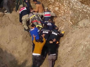 Kilis’te Toprak Altında Kalan 2 İşçi Hayatını Kaybetti