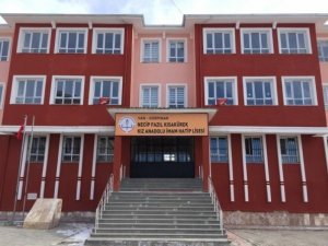 Gürpınar Necip Fazıl Kısakürek Kız Anadolu Lisesinden Kavga Açıklaması