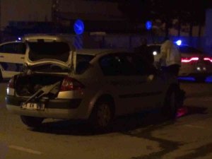 Hafif Ticari Araç Ve Otomobil Çarpıştı: 4 Yaralı