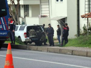 Akli Dengesi Yerinde Olmayan Kadın Binaya 3 Patlayıcı Koydu