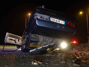 Polisten Kaçan Alkollü Ve Ehliyetsiz Sürücü Takla Attı: 3 Yaralı
