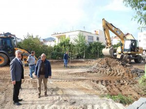 Marmaris’te İ̇çmeler İ̇smet İ̇nönü Caddesi Yenileniyor