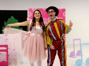 ‘Müziğin Dünyası’ Tiyatro Gösterimi Miniklere Unutulmaz Anlar Yaşattı