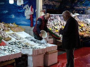 İ̇stanbul’da Balık Tezgahlarının En Ucuz Balığı 70 Tl İle Hamsi Oldu