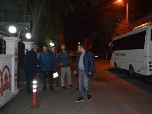 Başıboş Köpeklerin Parçalayacağı Kediyi Vatandaş Kurtardı