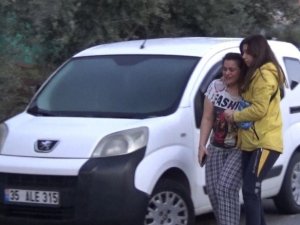 İ̇zmir’de Hareketli Anlar, Bıçakla Karısını Rehin Aldı
