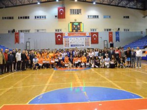 Okullar Arası Genç Erkekler-kızlar Hentbol Turnuvası’nda Kupalar Sahiplerini Buldu