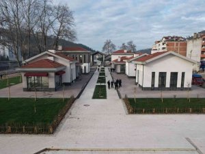 Sel Felaketindeki Bozkurt’ta İş Yeri Sahipleri Meydanındaki Dükkanlarına Kavuştu