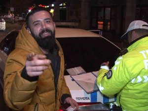 Kadıköy’de Denetime Takılan Vatandaştan İlginç Tepki: “Düzeleceğiz Ağabey Yapacak Bir Şey Yok”