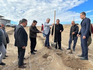 Adilcevaz’da Kurulan “Ceviz Gen Bahçesi” Çiftçinin Yüzünü Güldürdü