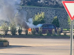 Otomobil Alev Topuna Dönmeden Söndürüldü