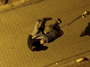 Fatih’te Sokak Ortasında Koltuk Değnekli Kavga