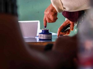 Tunus Halkı Erken Genel Seçimler İçin Sandık Başında