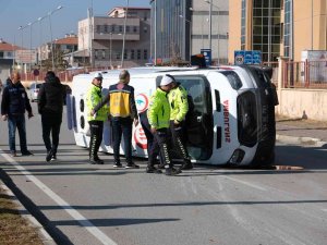 Ambulans İle Evde Sağlık Hizmetleri Aracının Karıştığı Kazada 9 Kişi Yaralandı