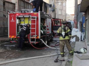 İ̇zmir’de Sünger Atölyesinde Korkutan Yangın