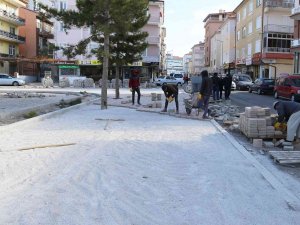 Karaman Belediyesinin Asfalt, Kaldırım Ve Park Çalışmaları Devam Ediyor
