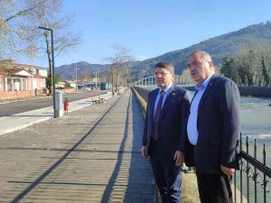 Tunç: "Cumhurbaşkanımızın Siirt’te Okuduğu Şiirle, İ̇mamoğlu’nun Hakimlere Hakaretini Eş Tutamayız”