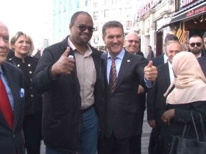 Tdp Genel Başkanı Mustafa Sarıgül’e Taksim’de Yoğun İlgi