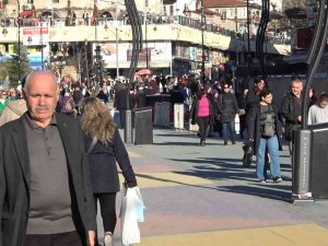 Bolu’da Vatandaşlar Güneşli Havanın Tadını Çıkardı