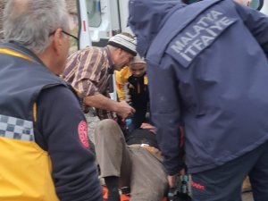 Malatya’da Devrilen Traktörün Sürücüsü Yaralandı