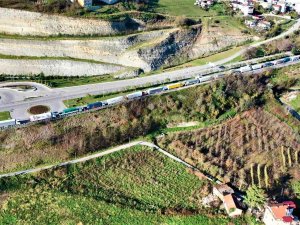Rusya İle Gemi Trafiği Yavaşladı, Tırlar Samsun’da Yığıldı
