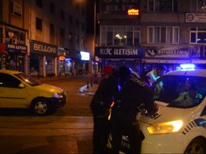 Bekçilere Yakalanan Korsan Taksiciden Müşterisine Sitem: “Ben Sizden Para Mı Aldım?”