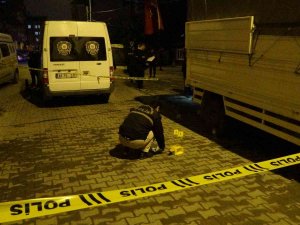 Alacak Verecek Meselesinde Otoparkta Kurşunlar Havada Uçuştu: 1 Yaralı