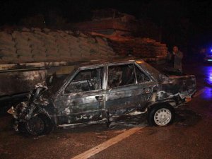 Kilis’te Tıra Çarpan Araç Alev Alev Yandı, Otomobildeki 3 Kişi Son Anda Kurtuldu