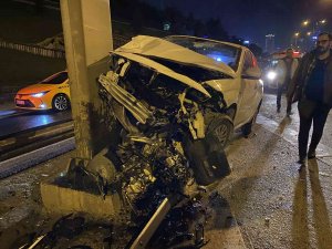 Tem’de Kontrolden Çıkan Araç Orta Refüje Çarptı: 1 Yaralı