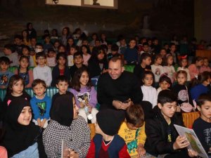 Yalova’da Minikler Tiyatro Oyunuyla Doyasıya Eğlendi