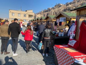 Talas ’Maharetli Eller Kadın Üretici Pazarı’na İ̇lgi Büyük