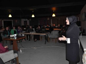 ’Nitelikli Kadın Nitelikli Toplum Semineri’ne Yoğun İlgi