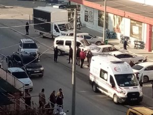 Antalya’da Hasta Almaya Giden Ambulans Otomobille Çarpıştı