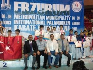 Palandöken’de Yalovalı Minik Karateciler Şov Yaptı