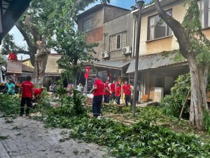 Manisa’ya Kuvvetli Rüzgar Ve Fırtına Uyarısı
