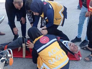 Otomobil Motosikletle Çarpıştı, Yaralı Sürücü Feryat Etti